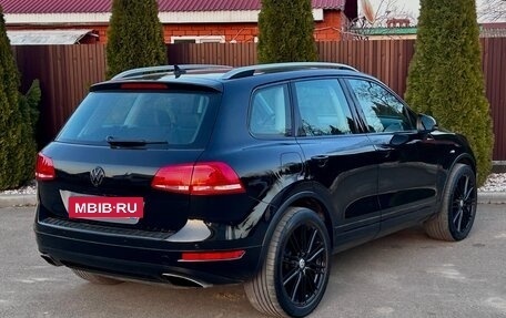 Volkswagen Touareg III, 2011 год, 2 000 000 рублей, 2 фотография