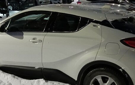 Toyota C-HR I рестайлинг, 2018 год, 3 000 000 рублей, 3 фотография