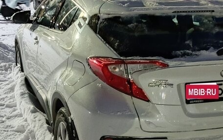 Toyota C-HR I рестайлинг, 2018 год, 3 000 000 рублей, 2 фотография