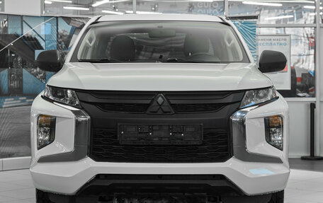 Mitsubishi L200 IV рестайлинг, 2021 год, 2 650 000 рублей, 2 фотография