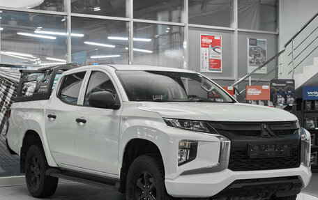 Mitsubishi L200 IV рестайлинг, 2021 год, 2 650 000 рублей, 3 фотография