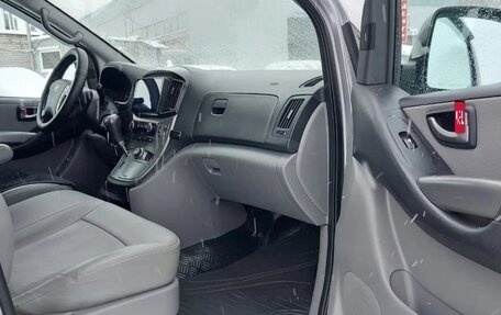 Hyundai Grand Starex Grand Starex I рестайлинг 2, 2017 год, 2 900 000 рублей, 14 фотография