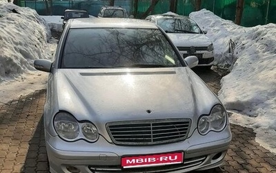 Mercedes-Benz C-Класс, 2006 год, 450 000 рублей, 1 фотография