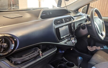 Toyota Aqua I, 2017 год, 1 300 000 рублей, 6 фотография