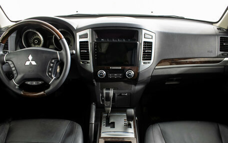 Mitsubishi Pajero IV, 2019 год, 3 830 000 рублей, 13 фотография