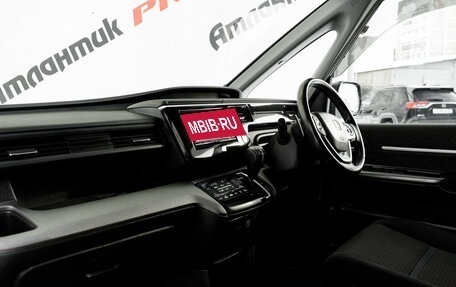 Honda Stepwgn IV, 2016 год, 1 850 000 рублей, 12 фотография