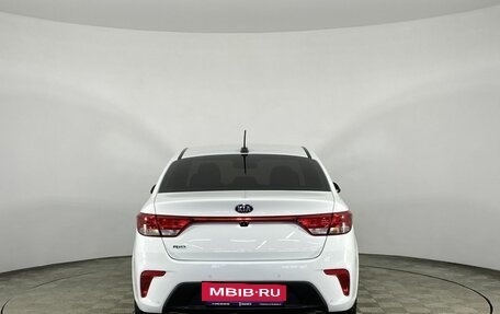 KIA Rio IV, 2018 год, 1 365 000 рублей, 8 фотография