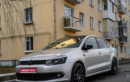 Volkswagen Polo VI (EU Market), 2013 год, 900 000 рублей, 1 фотография
