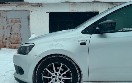 Volkswagen Polo VI (EU Market), 2013 год, 900 000 рублей, 30 фотография