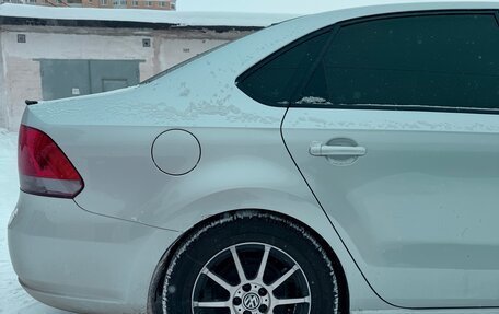 Volkswagen Polo VI (EU Market), 2013 год, 900 000 рублей, 28 фотография