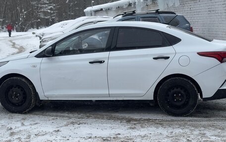 Hyundai Solaris II рестайлинг, 2020 год, 950 000 рублей, 4 фотография