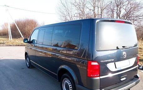 Volkswagen Transporter T6 рестайлинг, 2017 год, 2 600 000 рублей, 5 фотография