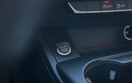 Audi A4, 2019 год, 2 370 000 рублей, 22 фотография