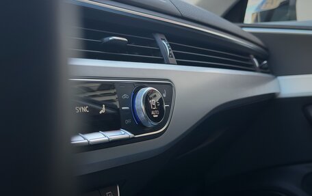 Audi A4, 2019 год, 2 370 000 рублей, 17 фотография