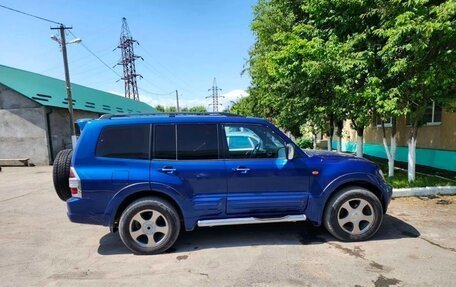 Mitsubishi Pajero III рестайлинг, 2000 год, 800 000 рублей, 2 фотография