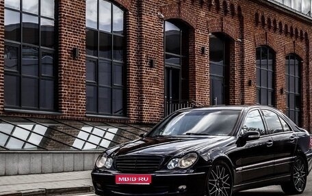 Mercedes-Benz C-Класс, 2004 год, 700 000 рублей, 1 фотография