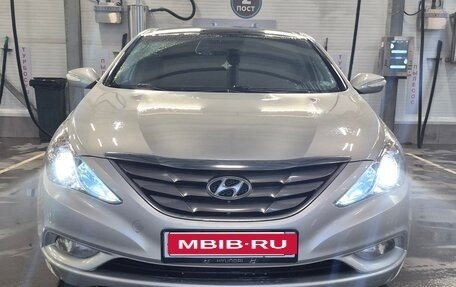 Hyundai Sonata VI, 2010 год, 1 100 000 рублей, 1 фотография