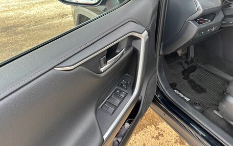 Toyota RAV4, 2021 год, 3 150 000 рублей, 8 фотография