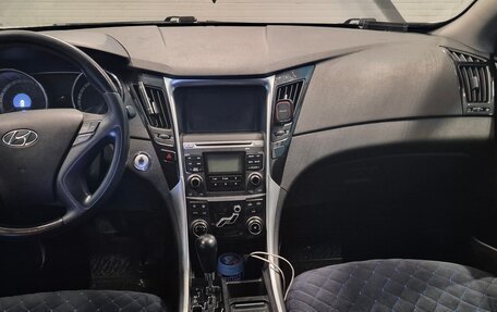 Hyundai Sonata VI, 2010 год, 1 100 000 рублей, 5 фотография