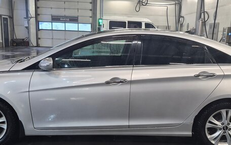 Hyundai Sonata VI, 2010 год, 1 100 000 рублей, 4 фотография