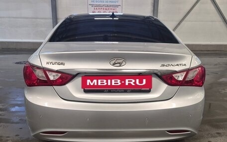Hyundai Sonata VI, 2010 год, 1 100 000 рублей, 2 фотография