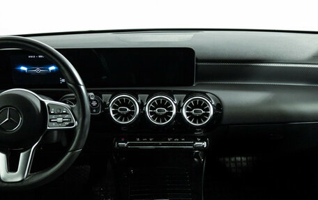 Mercedes-Benz A-Класс, 2019 год, 2 399 585 рублей, 14 фотография