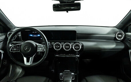 Mercedes-Benz A-Класс, 2019 год, 2 399 585 рублей, 13 фотография