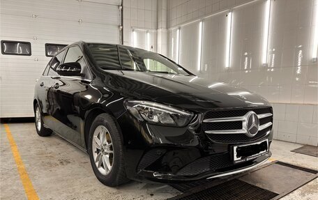 Mercedes-Benz B-Класс, 2019 год, 2 320 000 рублей, 31 фотография