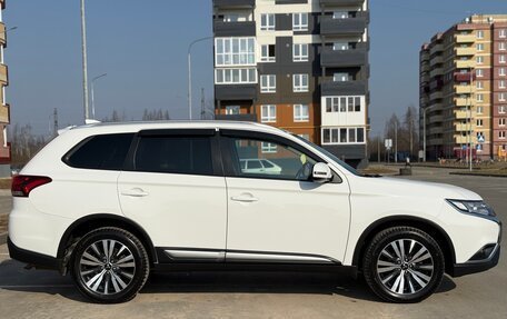 Mitsubishi Outlander III рестайлинг 3, 2019 год, 2 500 000 рублей, 4 фотография