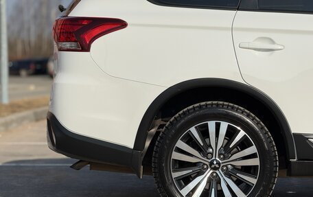 Mitsubishi Outlander III рестайлинг 3, 2019 год, 2 500 000 рублей, 10 фотография