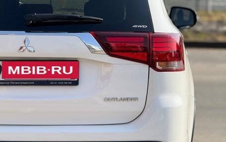 Mitsubishi Outlander III рестайлинг 3, 2019 год, 2 500 000 рублей, 11 фотография