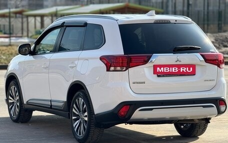 Mitsubishi Outlander III рестайлинг 3, 2019 год, 2 500 000 рублей, 7 фотография