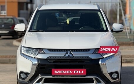 Mitsubishi Outlander III рестайлинг 3, 2019 год, 2 500 000 рублей, 2 фотография
