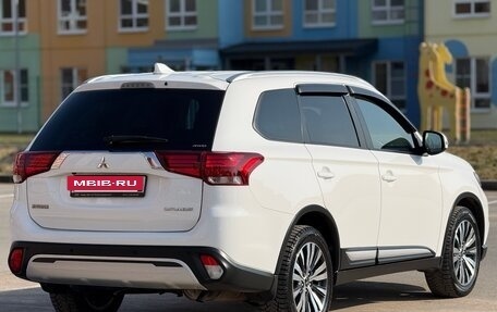 Mitsubishi Outlander III рестайлинг 3, 2019 год, 2 500 000 рублей, 5 фотография