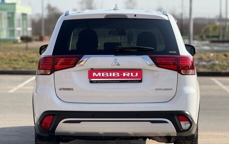 Mitsubishi Outlander III рестайлинг 3, 2019 год, 2 500 000 рублей, 6 фотография