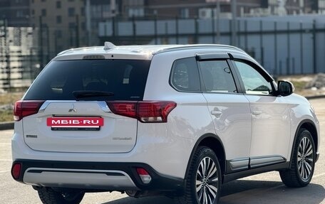 Mitsubishi Outlander III рестайлинг 3, 2019 год, 2 500 000 рублей, 17 фотография