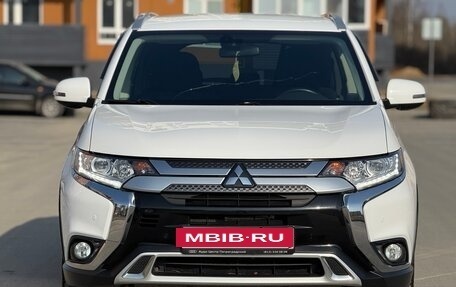 Mitsubishi Outlander III рестайлинг 3, 2019 год, 2 500 000 рублей, 15 фотография