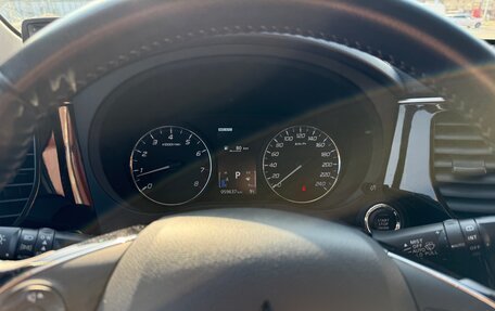 Mitsubishi Outlander III рестайлинг 3, 2019 год, 2 500 000 рублей, 30 фотография