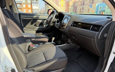 Mitsubishi Outlander III рестайлинг 3, 2019 год, 2 500 000 рублей, 37 фотография