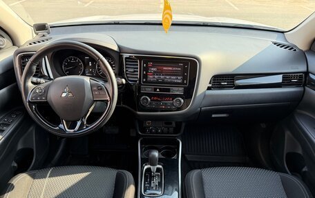 Mitsubishi Outlander III рестайлинг 3, 2019 год, 2 500 000 рублей, 36 фотография