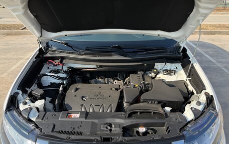 Mitsubishi Outlander III рестайлинг 3, 2019 год, 2 500 000 рублей, 35 фотография