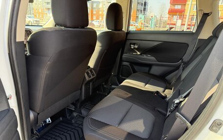 Mitsubishi Outlander III рестайлинг 3, 2019 год, 2 500 000 рублей, 29 фотография