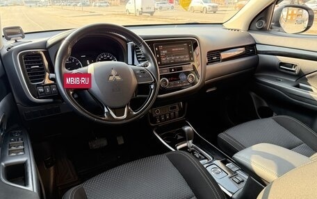 Mitsubishi Outlander III рестайлинг 3, 2019 год, 2 500 000 рублей, 28 фотография