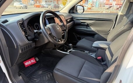 Mitsubishi Outlander III рестайлинг 3, 2019 год, 2 500 000 рублей, 27 фотография