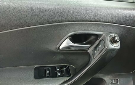 Volkswagen Polo VI (EU Market), 2011 год, 399 000 рублей, 23 фотография