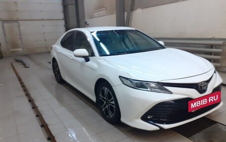 Toyota Camry, 2018 год, 2 150 000 рублей, 2 фотография