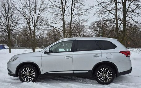 Mitsubishi Outlander III рестайлинг 3, 2015 год, 1 620 000 рублей, 4 фотография