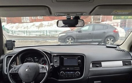 Mitsubishi Outlander III рестайлинг 3, 2015 год, 1 620 000 рублей, 13 фотография