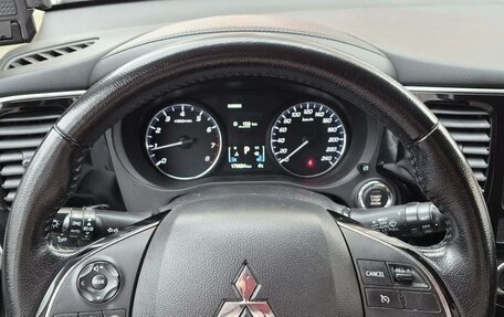 Mitsubishi Outlander III рестайлинг 3, 2015 год, 1 620 000 рублей, 15 фотография