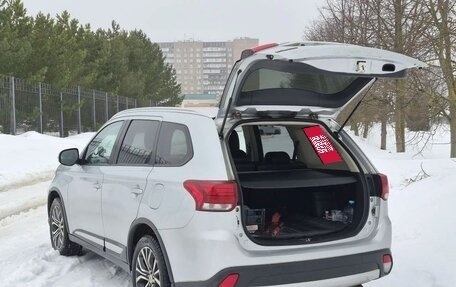 Mitsubishi Outlander III рестайлинг 3, 2015 год, 1 620 000 рублей, 7 фотография